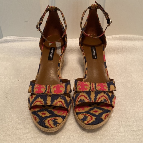 Nine West Aztec Style Wedges…size 10 1/2 M - Picture 3 of 8